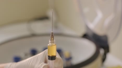 preparación de plasma rico en plaquetas. plasma en jeringa. centrifugadora. trasfondo