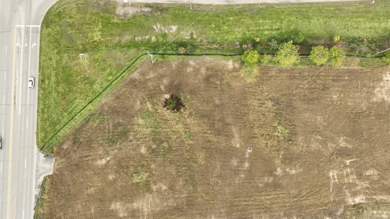 ángulo aéreo directo sobre un área zonada para la actividad comercial