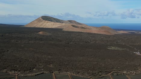 paisaje volcánico de volcán campo de lava solidificado