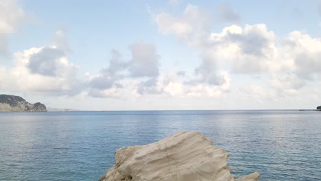 Insel-Zakynthos-Frau-1-Zum-Meer-1