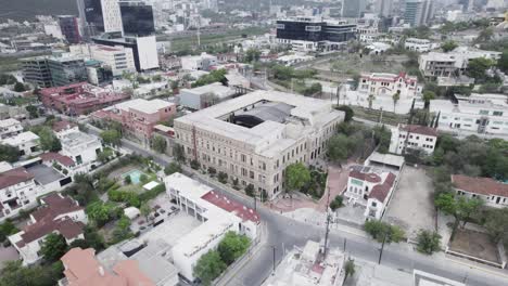 Escuela-De-Musica-Y-Danza-Carmen-Romano-En-El-Cerro-Obispado-En-La-Ciudad-De-Monterrey,-Mexico