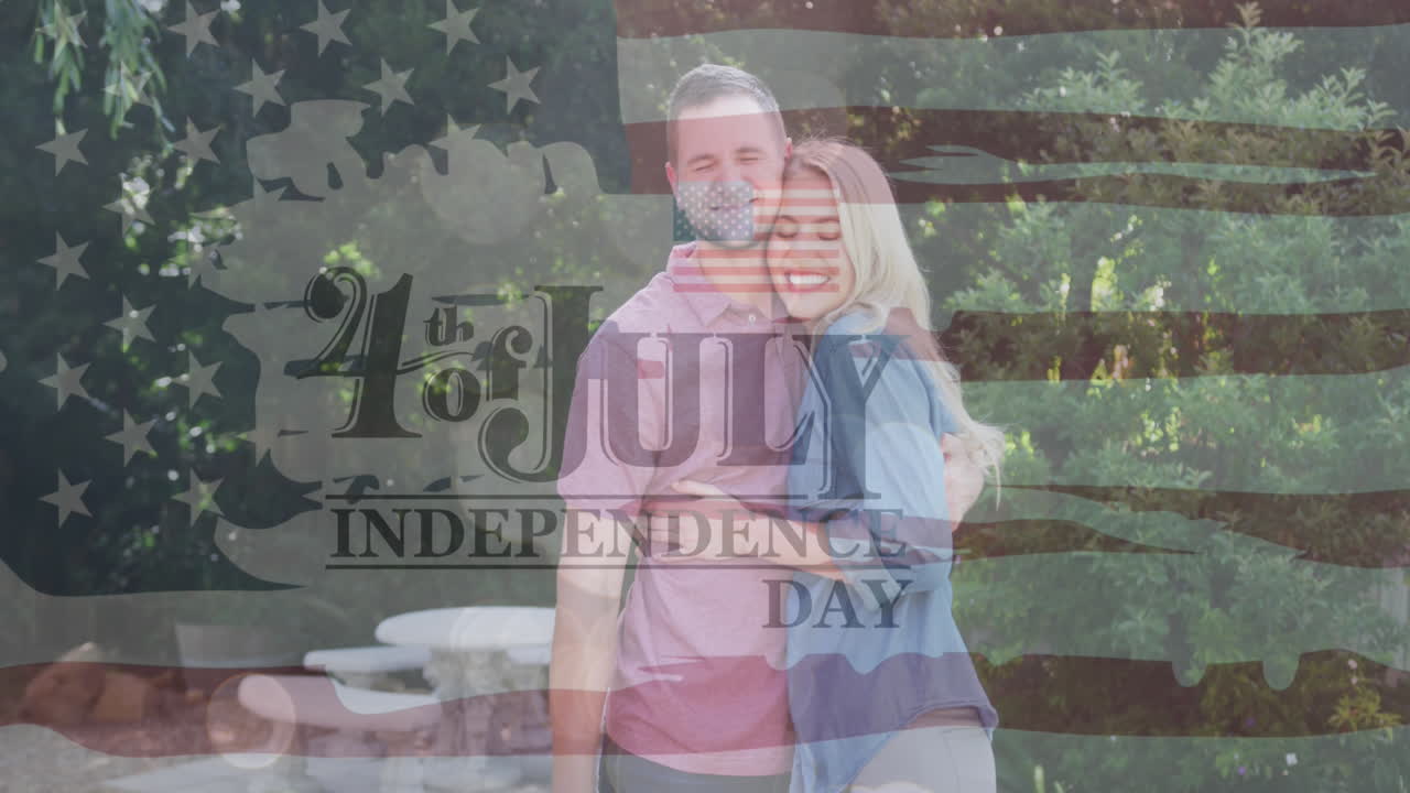 웃는 백인 부부 위에 독립기념일 텍스트의 애니메이션