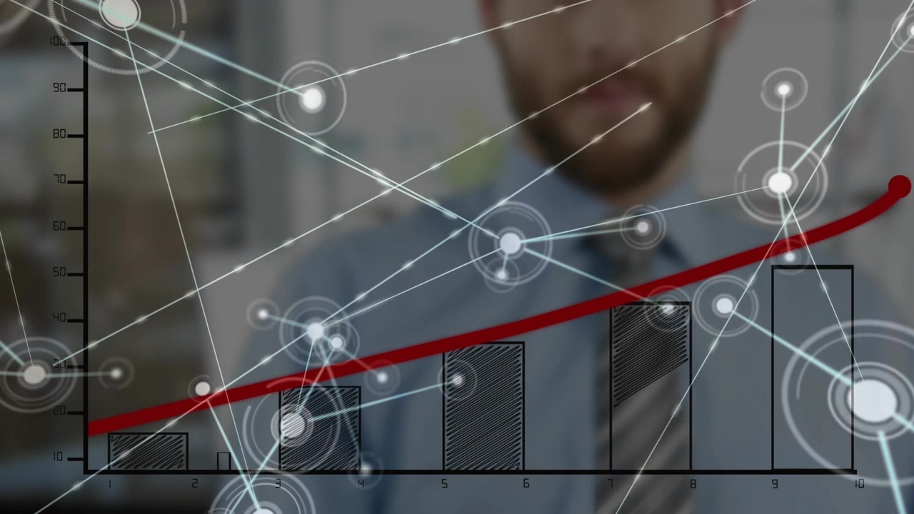 Profesional de finanzas dibujando una línea de tendencia roja en una cuadrícula transparente, provocando la aparición de nodos de datos y el crecimiento de barras