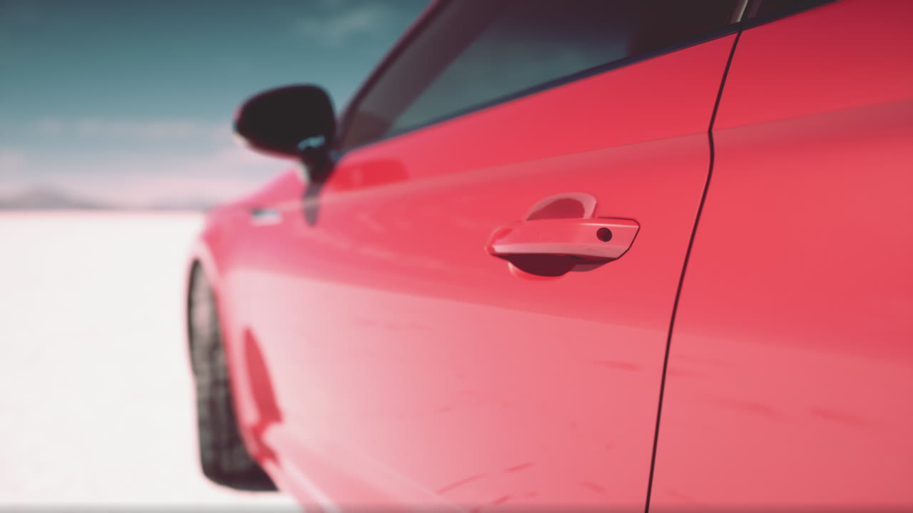 vista lateral del coche rojo en el desierto nevado