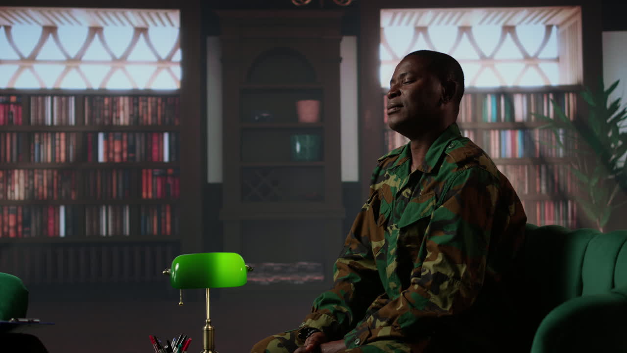 personal militar que se enfrenta a ansiedad y problemas psicológicos relacionados con la guerra