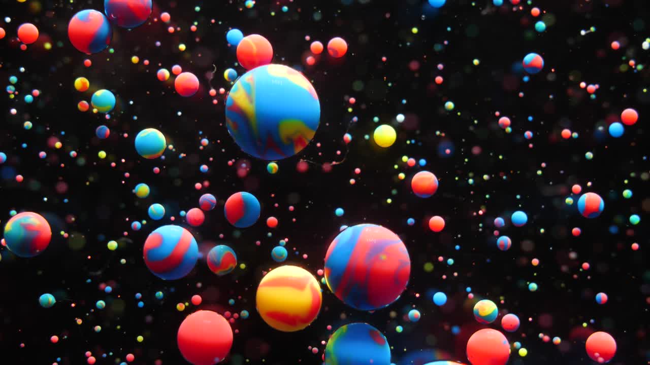 красочные пузырьки масла красивая акриловая краска вселенная цвет движется многоцветный. фантастическая гипнотическая поверхность. гравитационная метаморфоза пузырьи ярких цветов движутся поверхностью масла. химическая реакция.