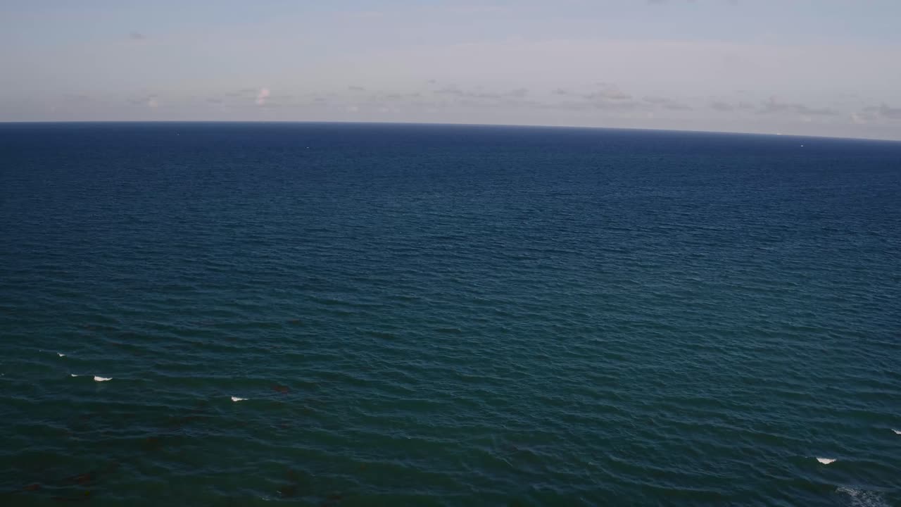 A peaceful ocean and wonderful small waves