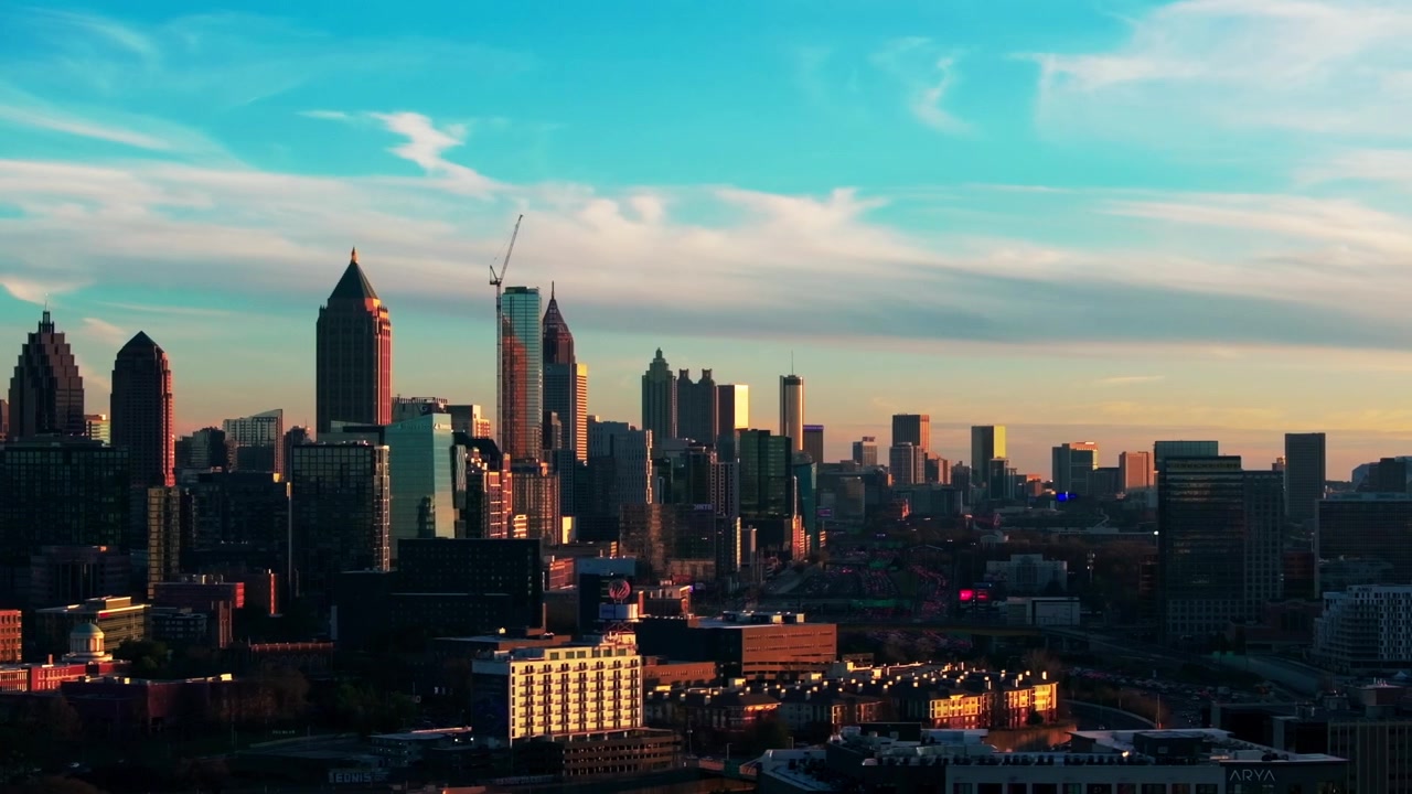 Panoramica di Atlanta Midtown con traffico.