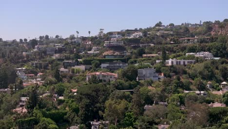 vista aérea de las casas de lujo de bird street en hollywood hills