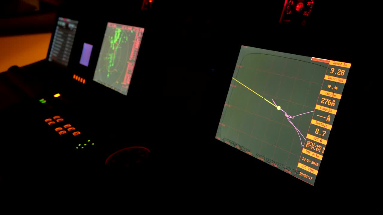 선박의 레이더 모니터.