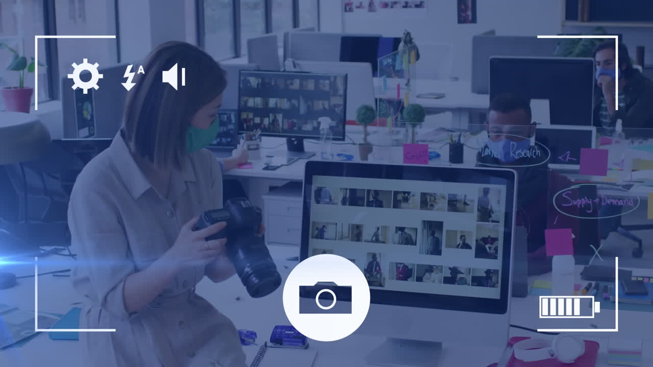 animación de marco blanco sobre diversas personas de negocios que usan máscaras faciales y usan computadora