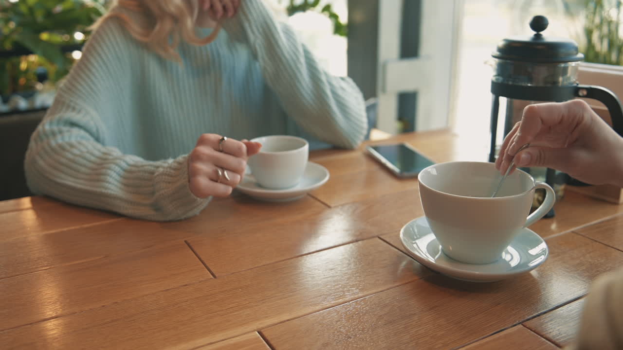 젊은 여자 친구 이야기
