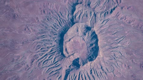 volando sobre la tierra en el iss. volando sobre el desierto, vista aérea desde el espacio.