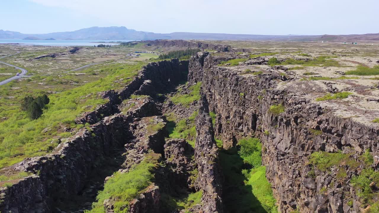 hermosa antena sobre la cordillera del atlántico medio en thingvellir islandia 4
