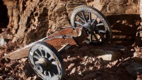 Pistola-Histórica-Antigua-En-El-Cañón-De-Piedra