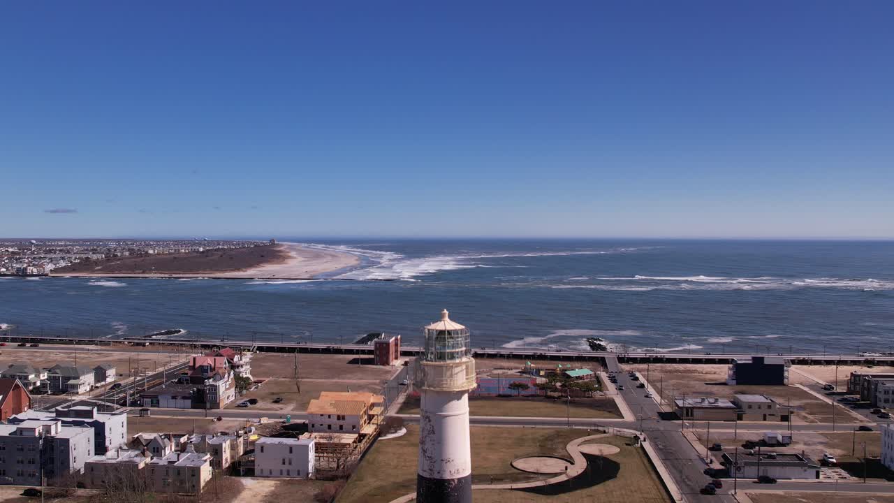 descenso aéreo del faro de la costa de jersey con marco ancho