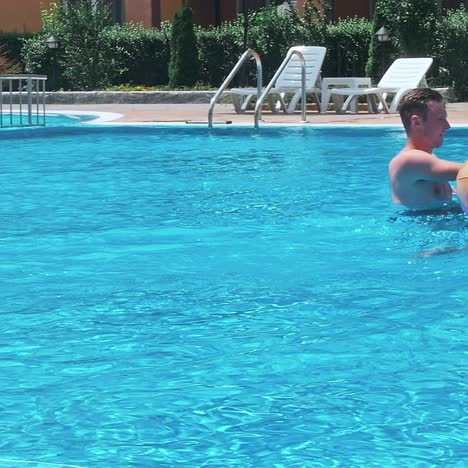 niños felices en las vacaciones de verano