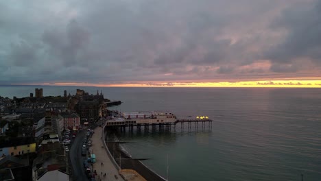 Imágenes-De-Drones-En-Un-Día-De-Verano-En-El-Reino-Unido,-Gales,-Aberystwyth-Alrededor-De-La-Playa,-El-Puerto,-El-Mar,-El-Acantilado-Y-El-Frente-De-La-Ciudad-26