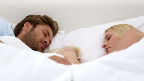 Parents-and-daughter-sleeping-together