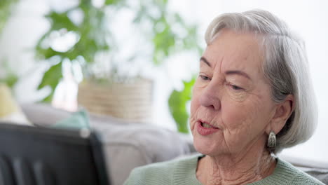 Videoanruf,-Chat-Und-ältere-Frau-Mit-Tablet