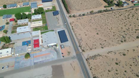 Elementary-School-Along-Barstow-Road-In-Lucerne-Valley,-California,-USA