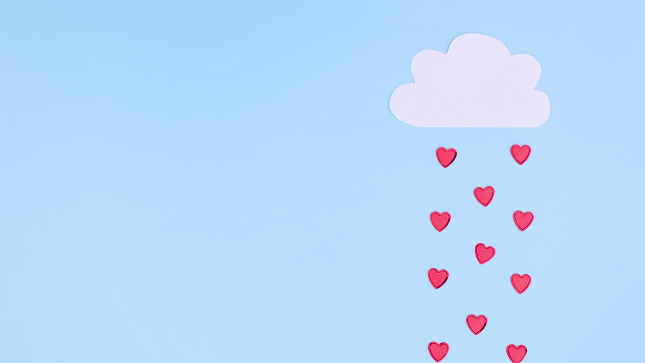 las nubes blancas aparecen en el tema azul y comienzan a llover corazones. día de san valentín