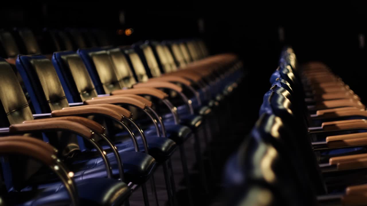 극장에서 빈 의자