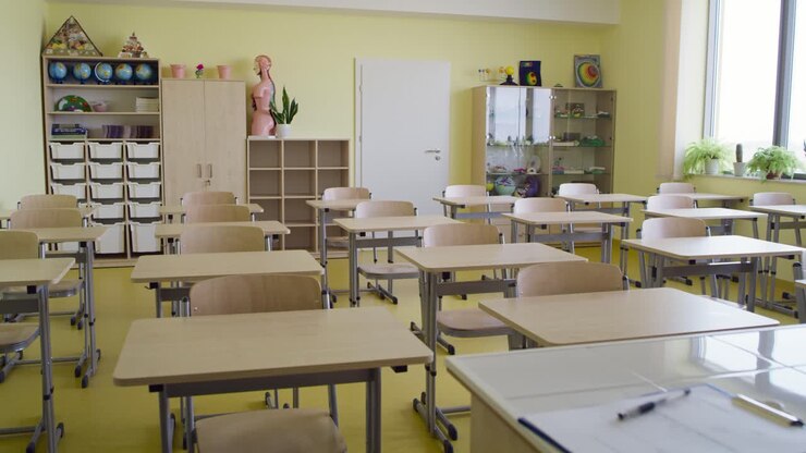 Video di un'aula vuota durante una pandemia