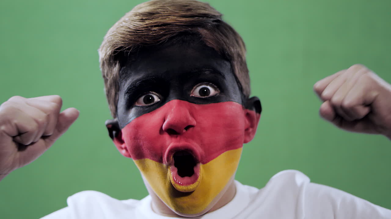 목표를 축하하는 독일 팬