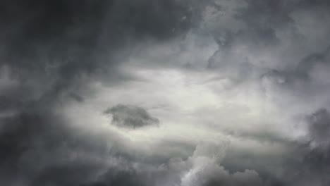 Nube-Oscura-Con-Fondo-De-Fuerte-Tormenta-Eléctrica