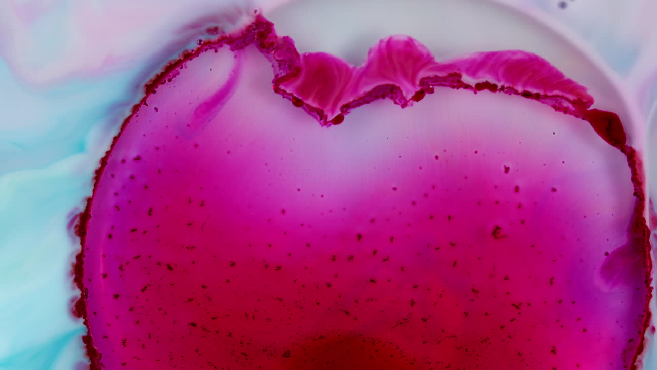 clip abstracto de la mezcla de colores de pintura roja