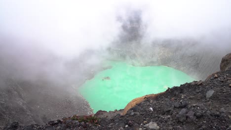 Active-volcano-crater-green-lake-at-Santa-Ana-in-El-Salvador-Central-America,-Wide-handheld-shot