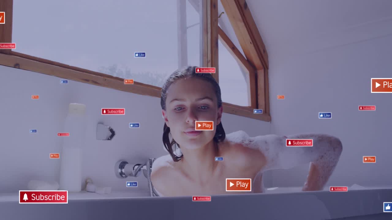 animación de iconos de los medios sobre una feliz mujer caucásica tomando un baño.