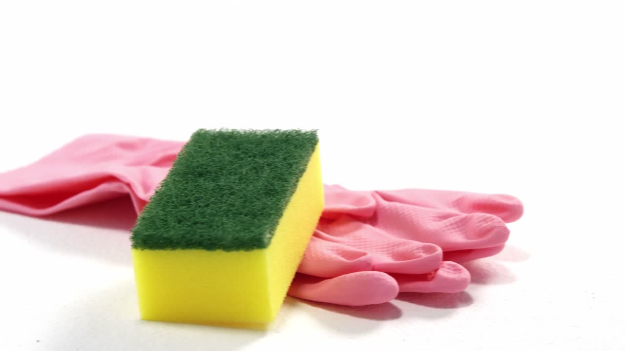 청소 스폰지와 장갑
