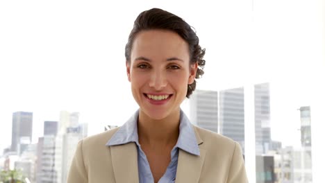mujer de negocios sonriente