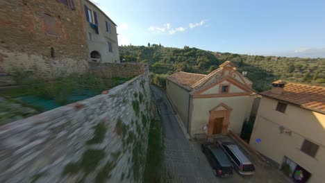 Maravilloso-Pueblo-Medieval-En-Las-Colinas-Toscanas,-Italia