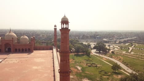 4k aerial footage to the badshahi mosque main courtyard