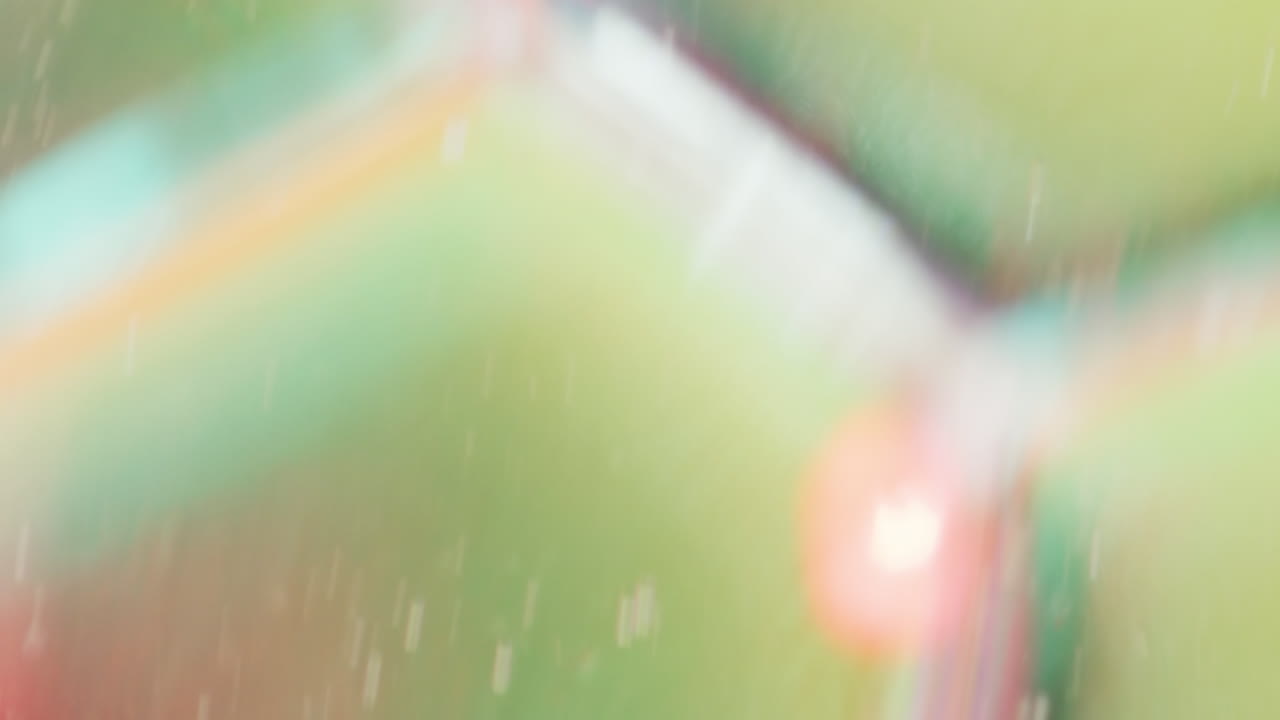 녹색 배경에 움직이는 거품의 애니메이션 복사 공간