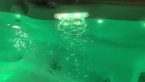 colorido jacuzzi en casa