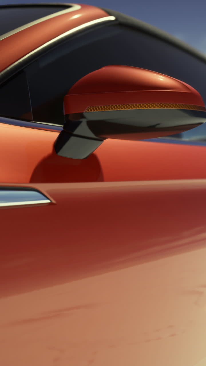 Specchietto di auto rosso brillante che riflette la luce del sole creando una visuale suggestiva al tramonto