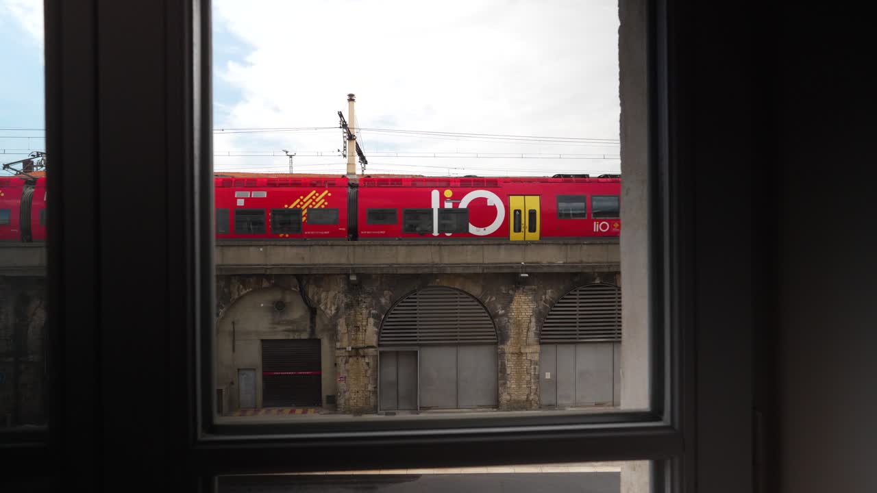 프랑스 의 창문 을 통해 볼 수 있는 열차