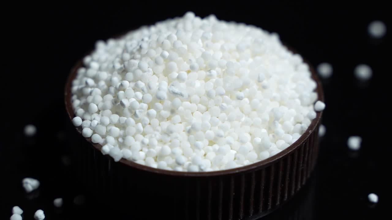 Sago food is placed on a tray