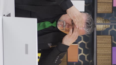 Vertical-video-of-Businessman-with-headache.