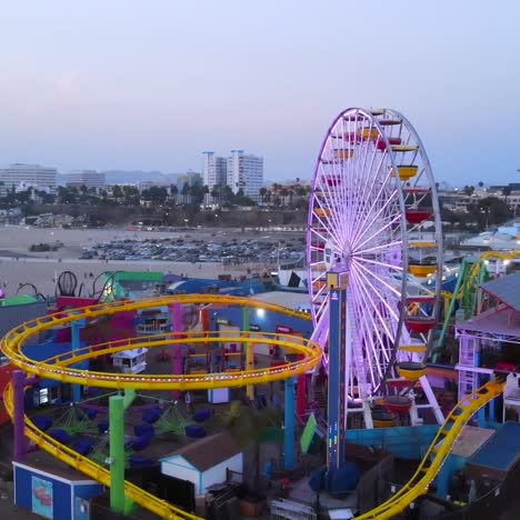 Antenne-Von-Santa-Monica-Pier-Und-Riesenrad-Bei-Nacht-Oder-Dämmerung-Licht-Los-Angeles-Kalifornien-1