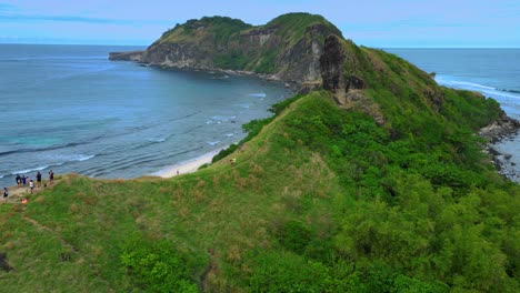 fotografía aérea de la isla de capones, pundaquit, san antonio, zambales, filipinas