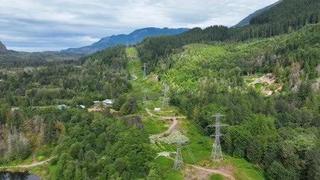 Torres-Eléctricas-Que-Conectan-Las-Comunidades-De-Washington-A-La-Red-Eléctrica