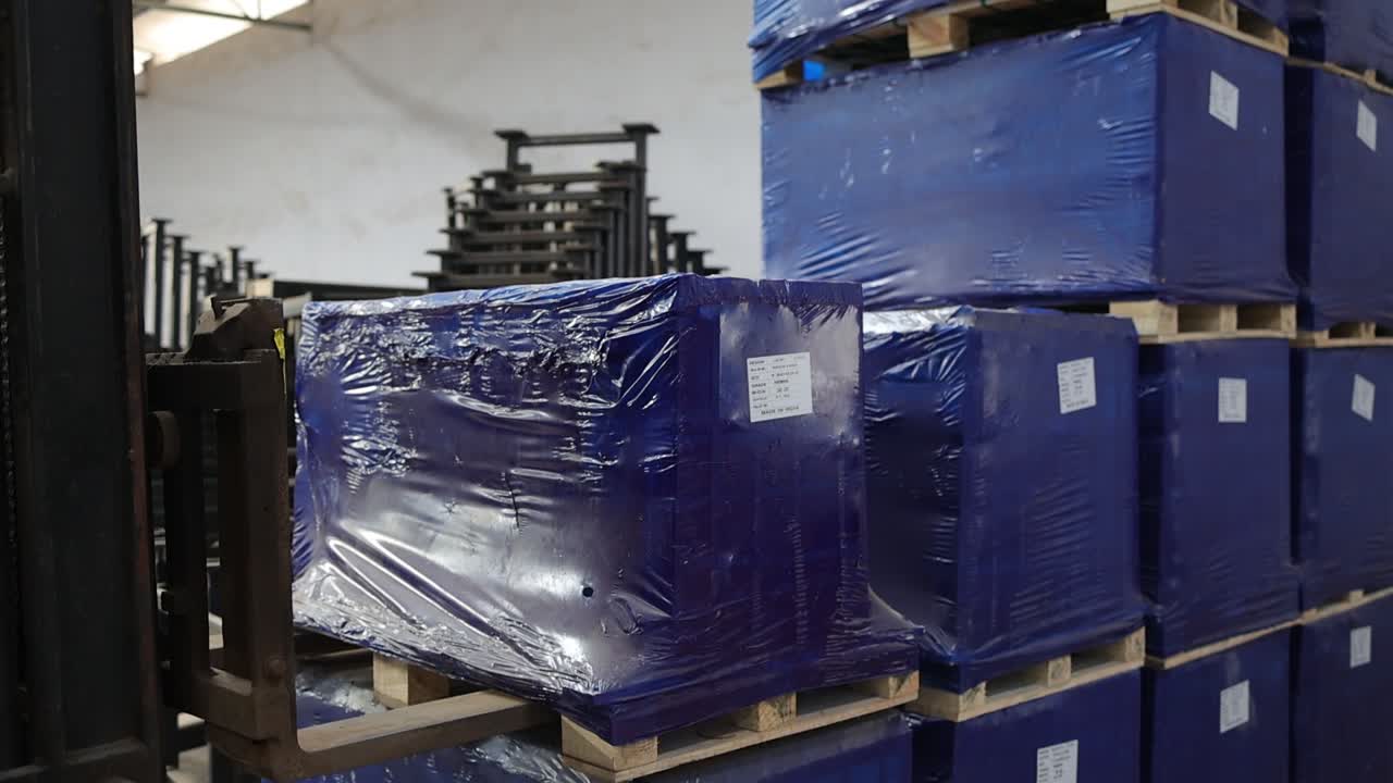 ceramic tiles moving on the next prosses