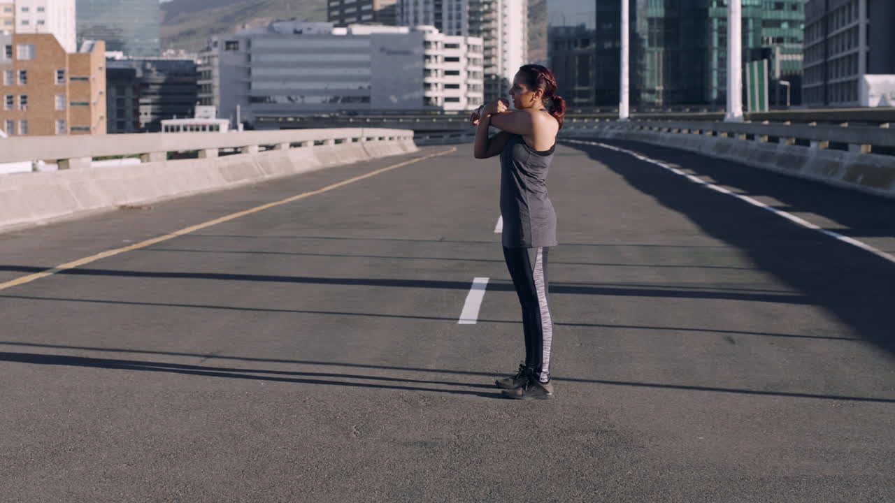 피트니스, 도시와 거리에서  ⁇ 는 여자