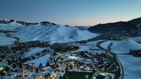 Malerischer-Nachtblick-Auf-Die-Großen-Skigebiete-In-Sun-Valley,-Central-Idaho