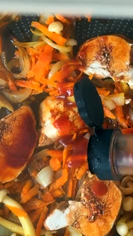 cocinar pollo frito con verduras